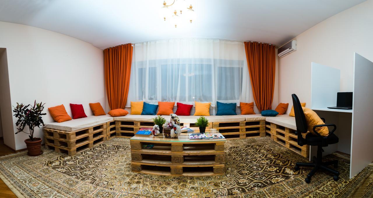 A Pousada Interhouse Almaty Exterior foto