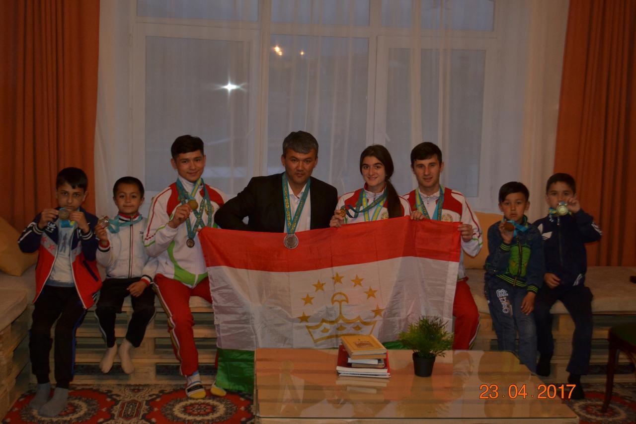 A Pousada Interhouse Almaty Exterior foto