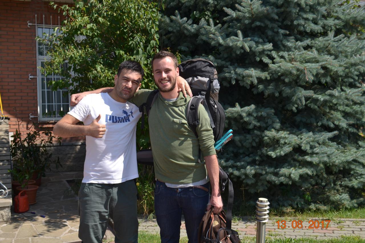 A Pousada Interhouse Almaty Exterior foto