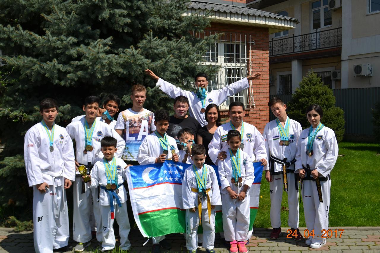 A Pousada Interhouse Almaty Exterior foto