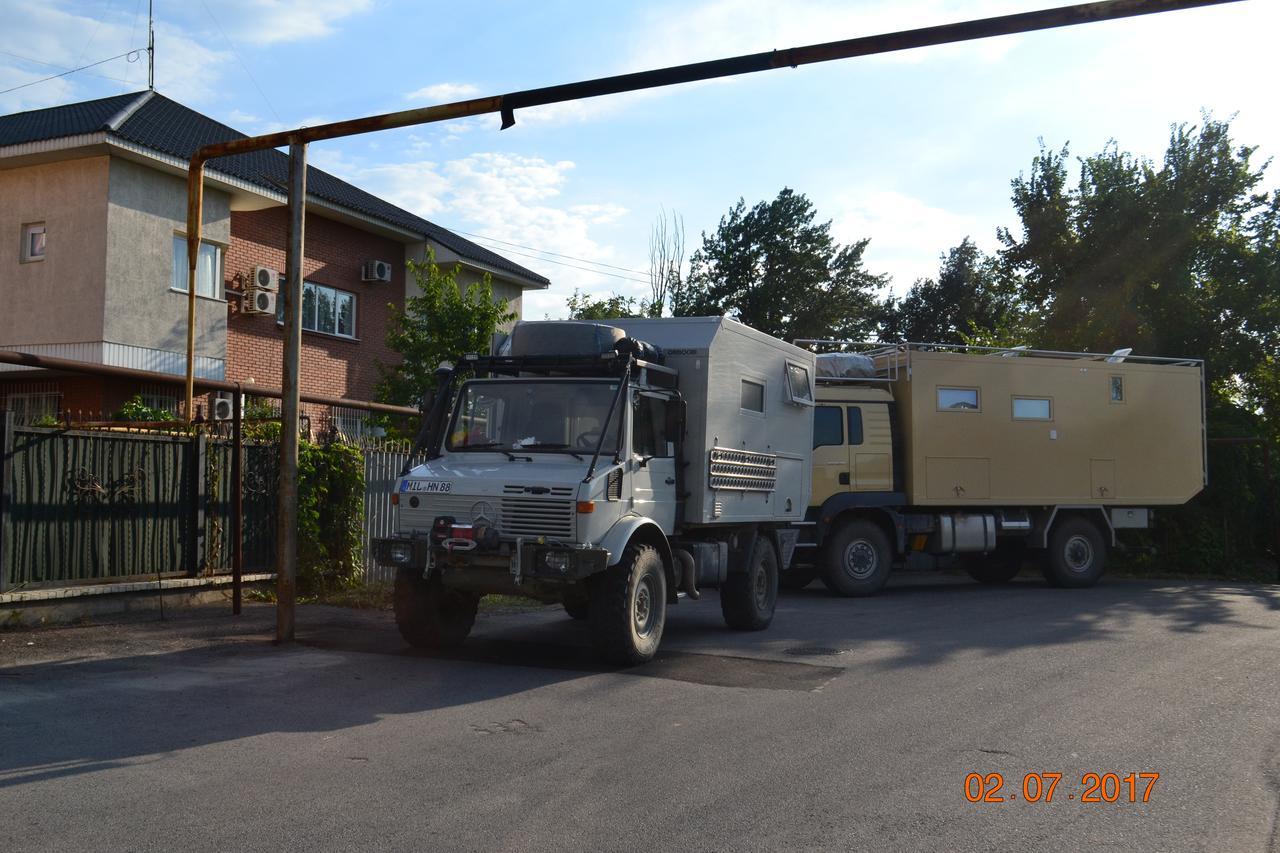 A Pousada Interhouse Almaty Exterior foto